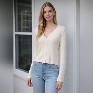 NWOT Aerie Size M Cream Shimmery Ribbed V-Neck Button Cardigan
